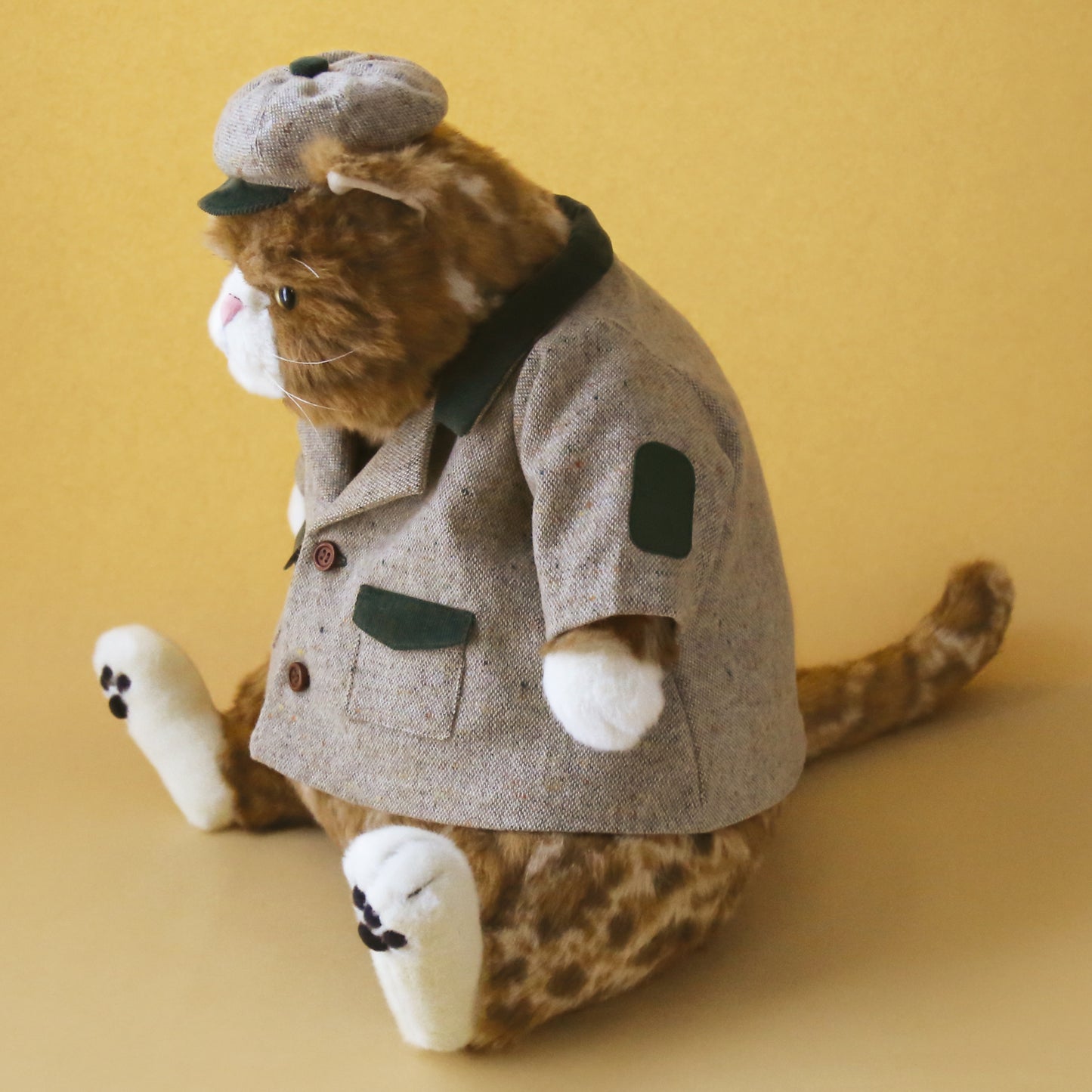 ジャケットを着たムッシュ 側面