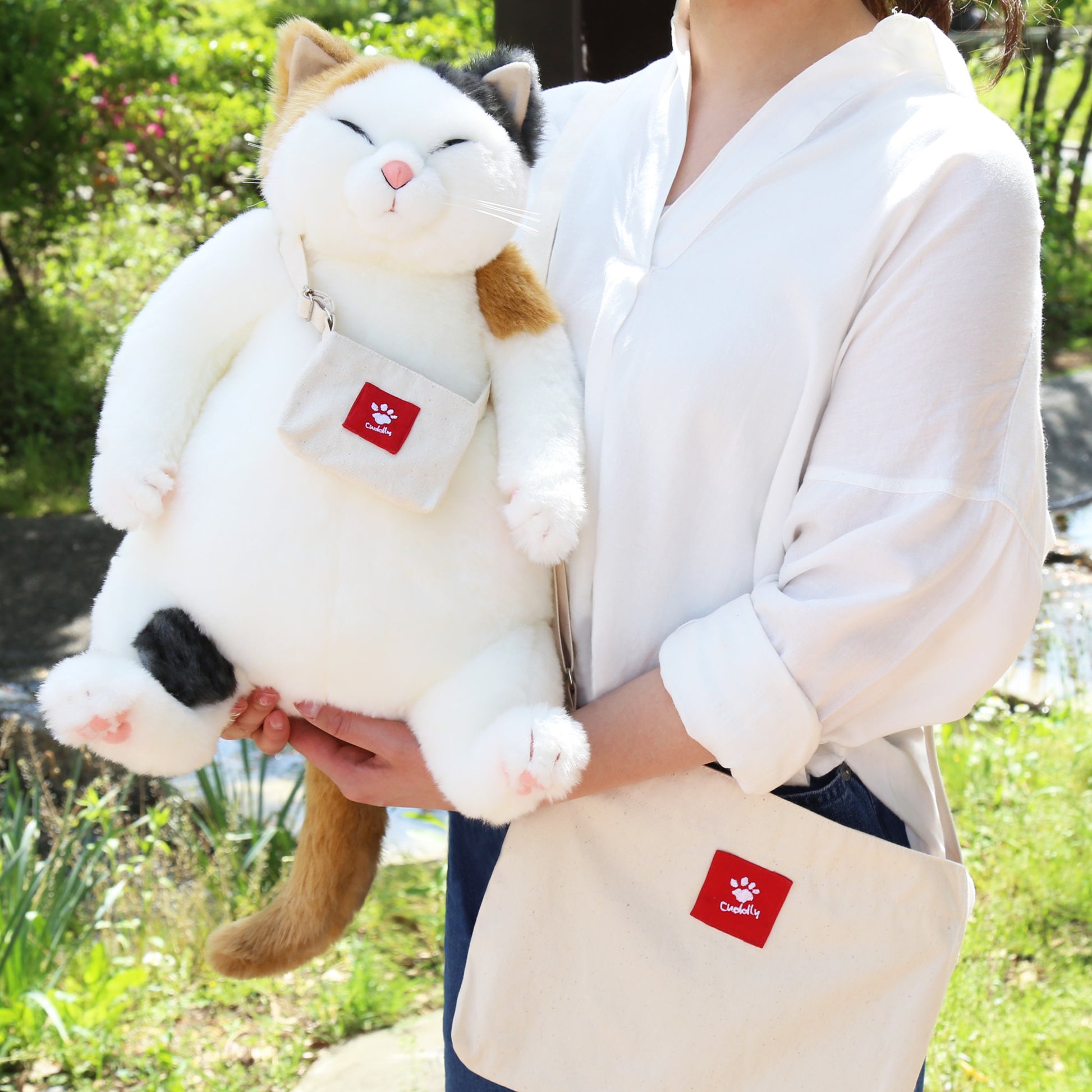 いっしょに旅するお揃いサコッシュ（大・小セット販売）　マリア着用例