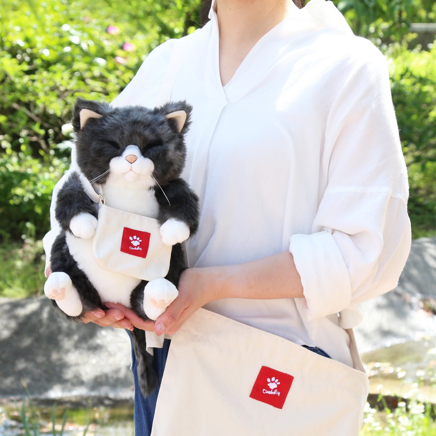 いっしょに旅するお揃いサコッシュ（大・小セット販売）ちびソメ着用例