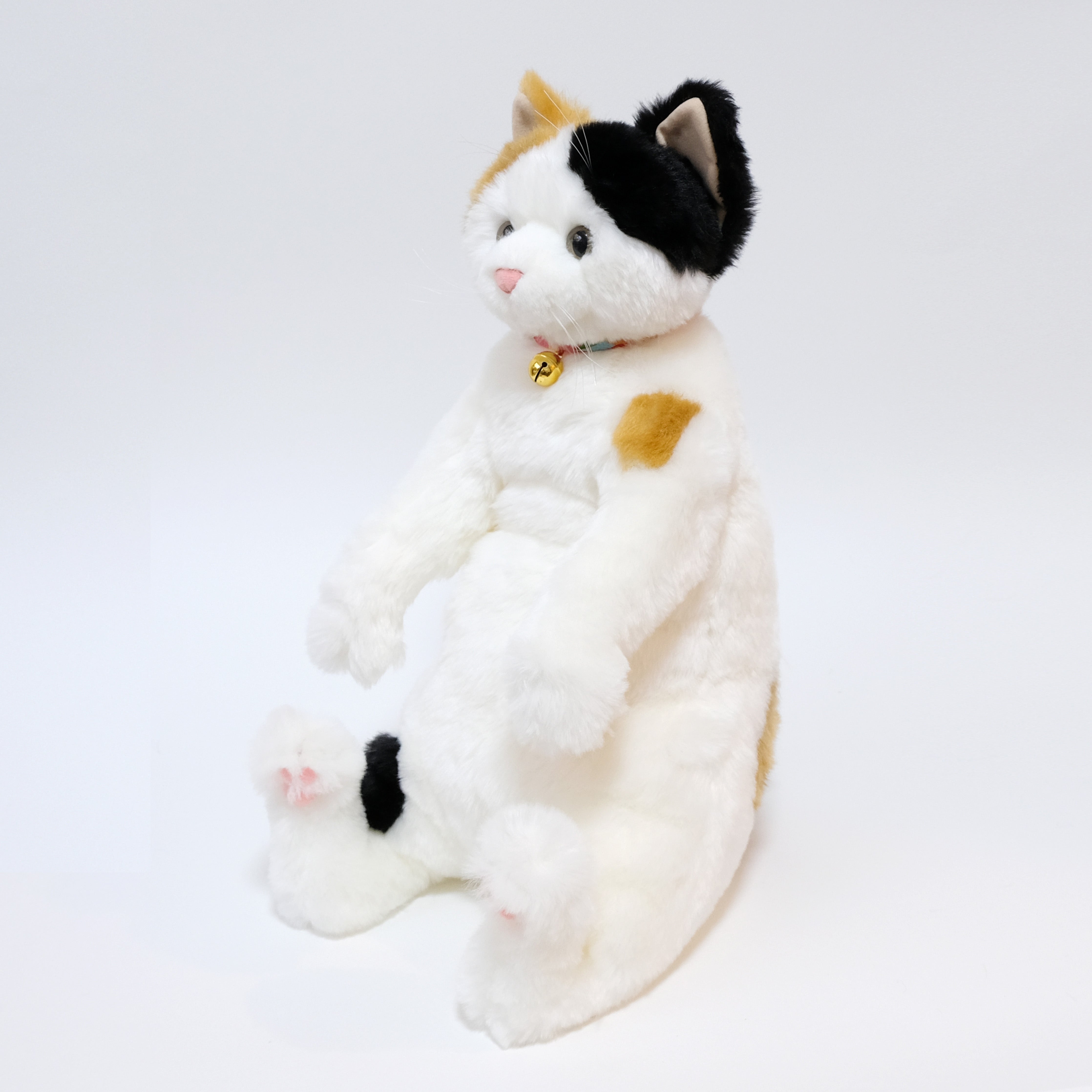 小春 Koharu 猫のぬいぐるみ 三毛猫 – Cuddly公式オンラインショップ